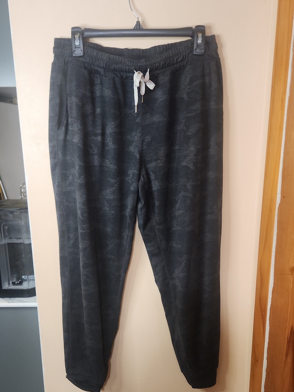 Vouri Womens Dream Knit Performance Jogger Size M Black Gray Camo